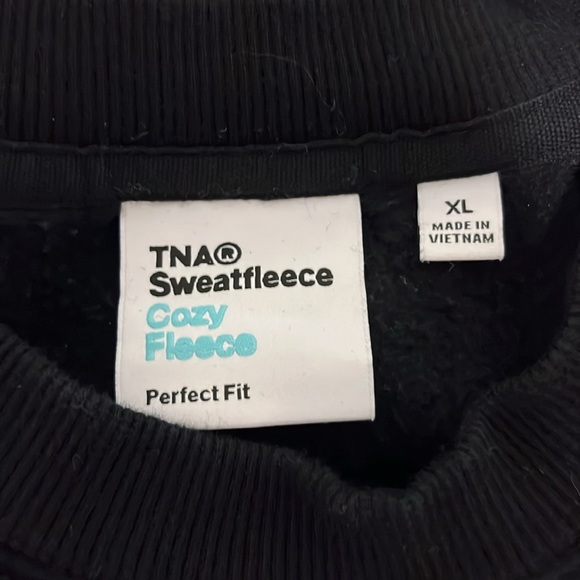 TNA cozy fleece perfect fit sweater - Picture 3 of 3